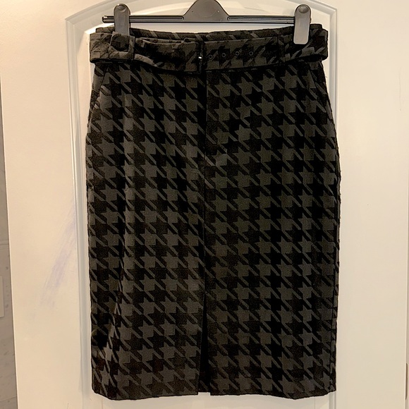 Ann Taylor Dresses & Skirts - Ann Taylor pencil Skirt with belt, 12 Curvy